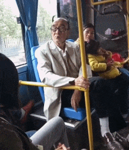 放进|搞笑GIF:千万不要跟打排球的人打篮球