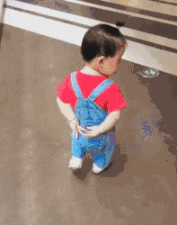 熟练|这熟练的一跪,充分暴露出了在家的家庭地位!