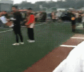 守门员|搞笑gif: 守门员，你这反应是不是慢了点