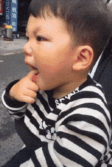 搞笑|搞笑GIF:兄弟,你的表情不是略微有点浮夸,不像是奔着搞笑来的