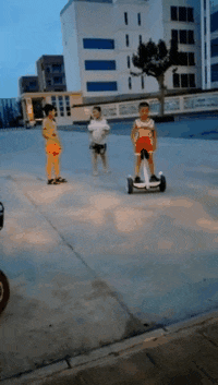 美女|搞笑GIF趣图：美女你顶着两个这么大的压力还能跳过去，我服了