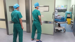 身手|搞笑GIF:哥们这身手不错呀。