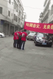 霸气|GIF搞笑趣图:这村听起来挺吓人的啊!这名字太霸气了!