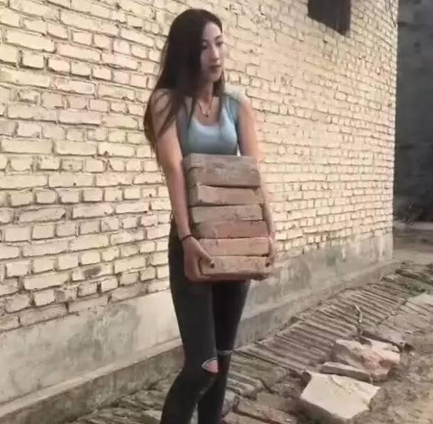 妹子|盯着副驾驶的妹子看了半天,也没发现亮点在哪里