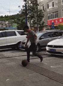 衣服|GIF搞笑趣图：你这床下面怎么藏了这么多的钱啊。