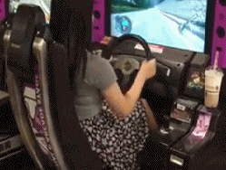 妹子|搞笑GIF:坐电梯遇到的姑娘,她看我的眼神好怪哦!