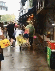 一刹那|搞笑GIF:当她回头的那一刹那我差点吐出来了