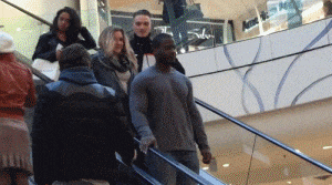 妹子|搞笑GIF：孩子你这顿操作，让牛顿很没面子！