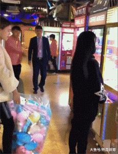 放进|搞笑GIF:我再也不玩这种傻X游戏了