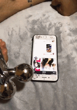 店家|搞笑GIF: ?店家你的包子不太正宗啊, 你看狗都舍不得走