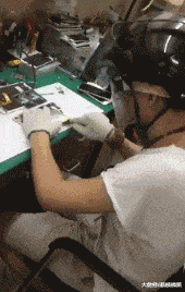 老实人|搞笑GIF：这里有个老实人