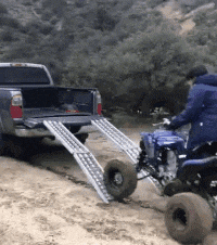 妹子|搞笑GIF趣图：马上要拜天地了，兄弟，后悔还来得及