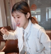 热情|搞笑GIF:感受一下我闺蜜有多热情，就问你吃不吃？