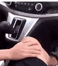 考试|搞笑gif趣图：这正开车呢？你能不能老老实实啊！