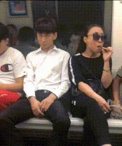 一动不动|爆笑GIF：你看到了什么惊的一动不动！