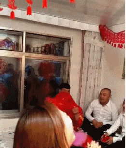 白脸|搞笑GIF:你就是我妈养的小白脸？！