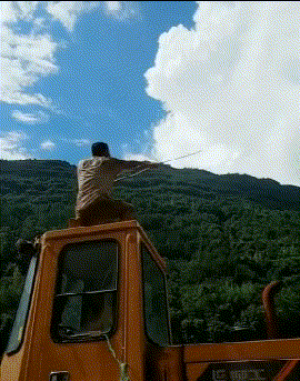 之间|搞笑GIF: 我感觉这三位小哥之间一定有故事