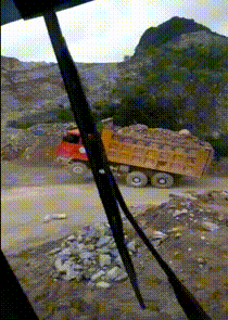 肛肠科|搞笑GIF:这技术一个月开多少钱合适?