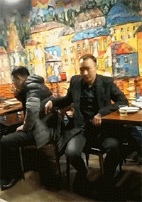 包子|搞笑GIF：让老板看到你锤包子，迟早要被开除