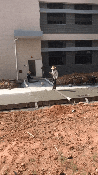 开门|爆笑GIF: 我没让你给我开门啊, 你给我关上, 哼!