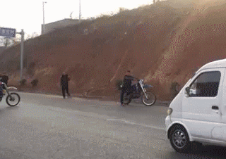 妹子|搞笑GIF:姑娘,你这辫子有同款的吗