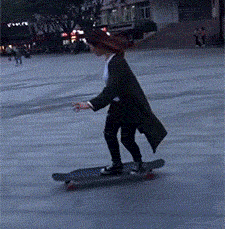 这辆|搞笑GIF：大哥，这么有情趣的裤子，和这辆车是配套的吗