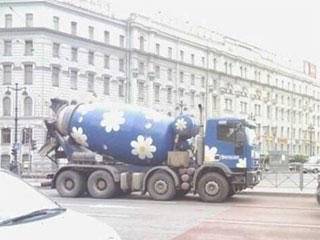 瓶盖|搞笑GIF: 咦,这不是刚才让我帮她拧瓶盖的姑娘吗