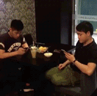 可不是|搞笑趣图：为什么会喷的到处都是，他示范的时候可不是这样的啊