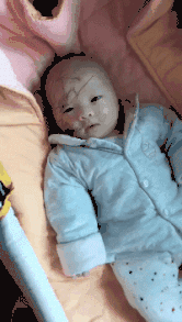 哥们|爆笑GIF趣图：哥们！知道你喜欢拍美女，可你蹲下的真不是时候