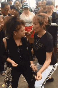 要因|搞笑gif:这是哪里的富婆团,又要因为你们造成交通堵塞了