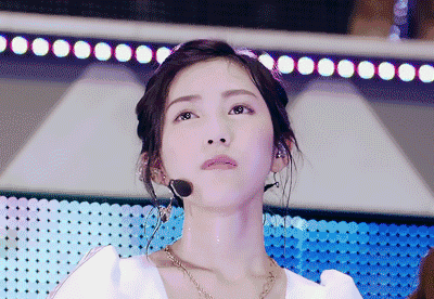 妹子|爆笑GIF图：妹子会发光！