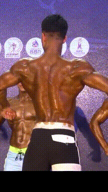 主子|搞笑GIF:这个穿黑衣的妹子,这资本也有点雄厚呀