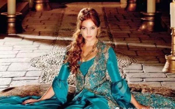 塞利姆一世成为苏丹之后,按照祖上多代苏丹的传统,亲自领兵开疆拓土