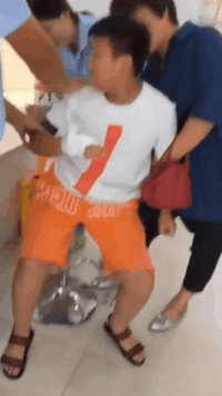 没想到|搞笑GIF:你别碰我,我自己知道怎么玩