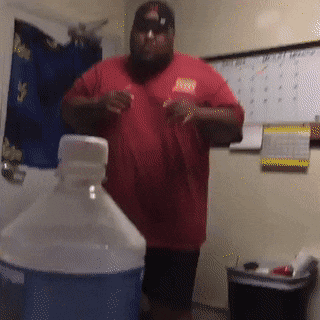 小熊猫|搞笑动态趣图GIF：这些伞怎么都飞上天。