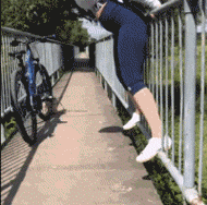 妹子|搞笑GIF趣图:这种做,家里也可以健身