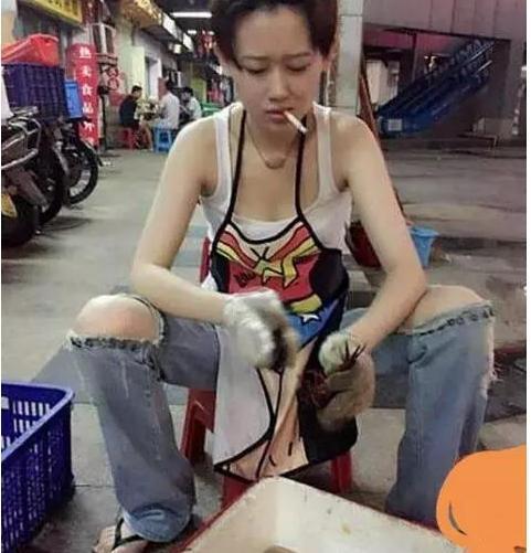 西门|搞笑GIF趣图:找个这样的女朋友,以后出门横着走!