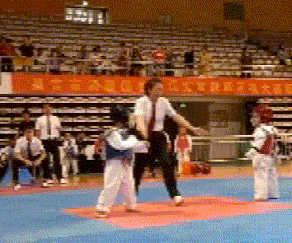 金牙|搞笑GIF:这绝对是表白失败了,不过这个女生的脾气有点大