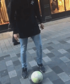 车主|不知道这俩货做了什么,车主如此残忍的把它们游街示众!