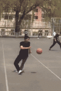 无聊|大哥骚气的运球！整个球场都恶心