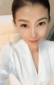 白鹿原|搞笑GIF：美女镇楼，最左边的请忽略