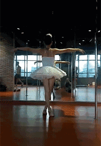 袋子|搞笑GIF:如果这个袋子里面装的不是泡沫,那我真的很佩服这位小姐姐