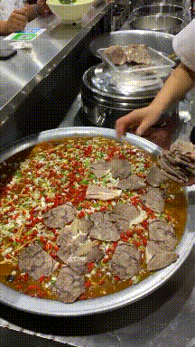 孩子|搞笑GIF：孩子，表扬一下啊！这活干的不错！