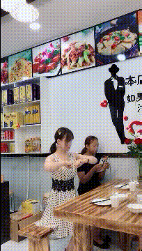 公孙|搞笑GIF动图：他们都是来打酱油的，你说他们帮谁?