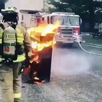 肖邦|趣图 |?? 朋友要买车，找我咨询四驱和两驱的区别。