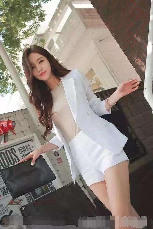 女友|出门才两天，女友就把膝盖摔破了，连忙回家照顾她