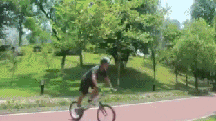 家子|搞笑GIF：看姑娘这身手，绝对是一练家子！