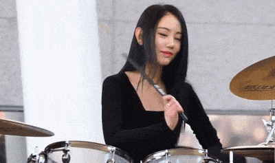 妹子|搞笑GIF图：有个女汉子女友什么体验，还别说，感觉挺好的