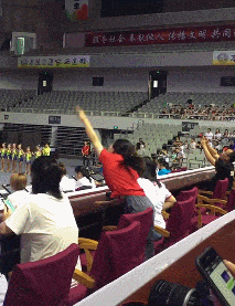 兄弟|搞笑gif: 别妨碍我工作,玻璃擦好了才能吃饭呢!