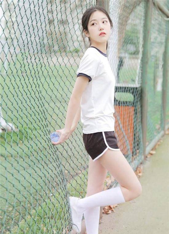 幽默笑话|幽默笑话:他为了摆脱矮子的外号,于是便每餐都吃很多